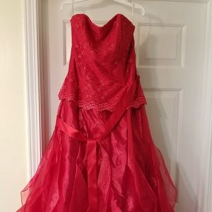 Red Ball/Prom/Debutante Ball Gown